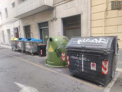 ...vanno a occupare diversi metri quadri di suolo pubblico